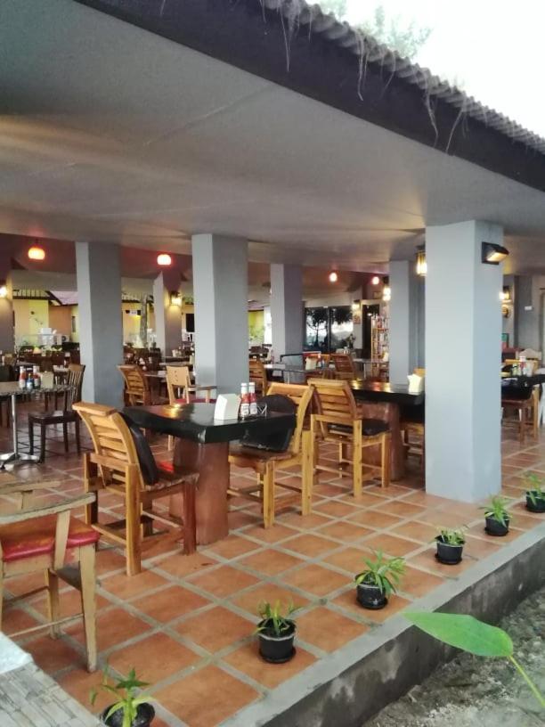 Andaman Beach Resort Koh Jum Exterior photo