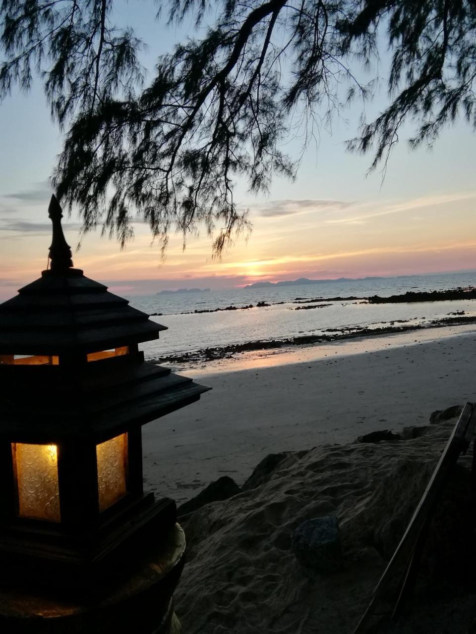 Andaman Beach Resort Koh Jum Exterior photo
